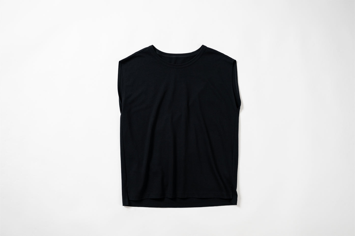 Sleeveless T-shirt