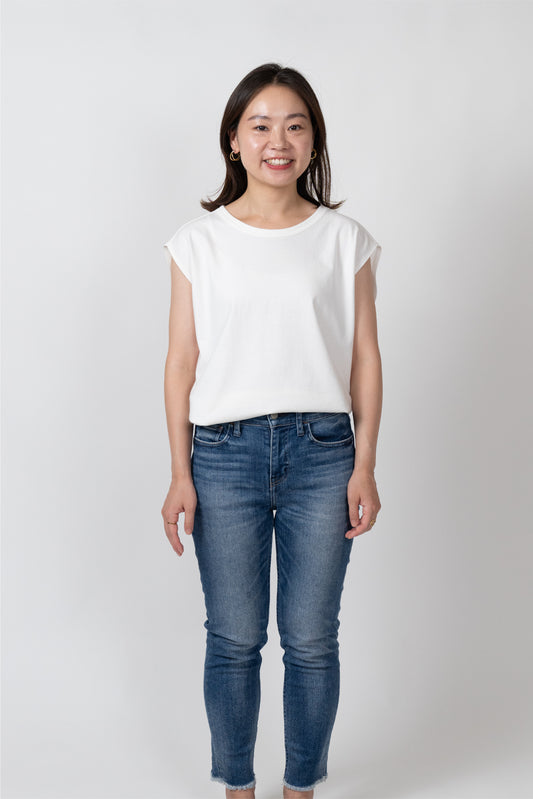 Sleeveless T-shirt