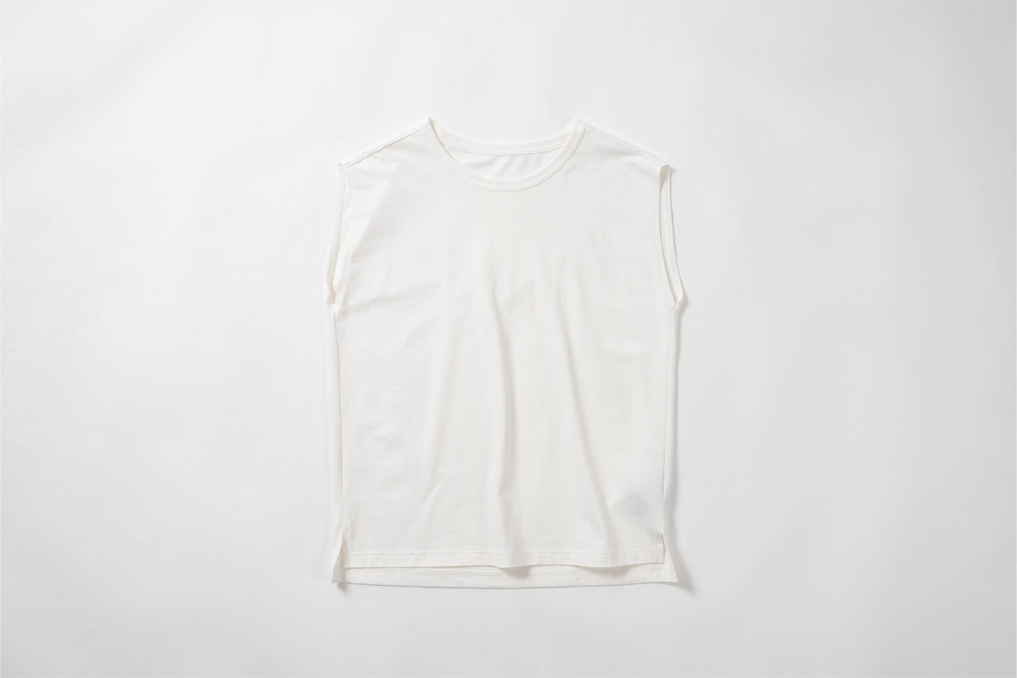 Sleeveless T-shirt