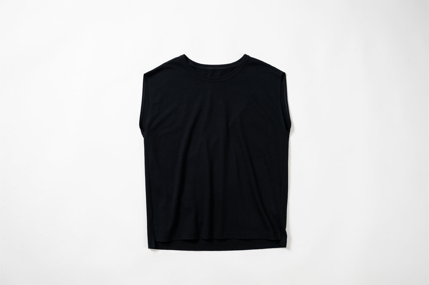 Sleeveless T-shirt