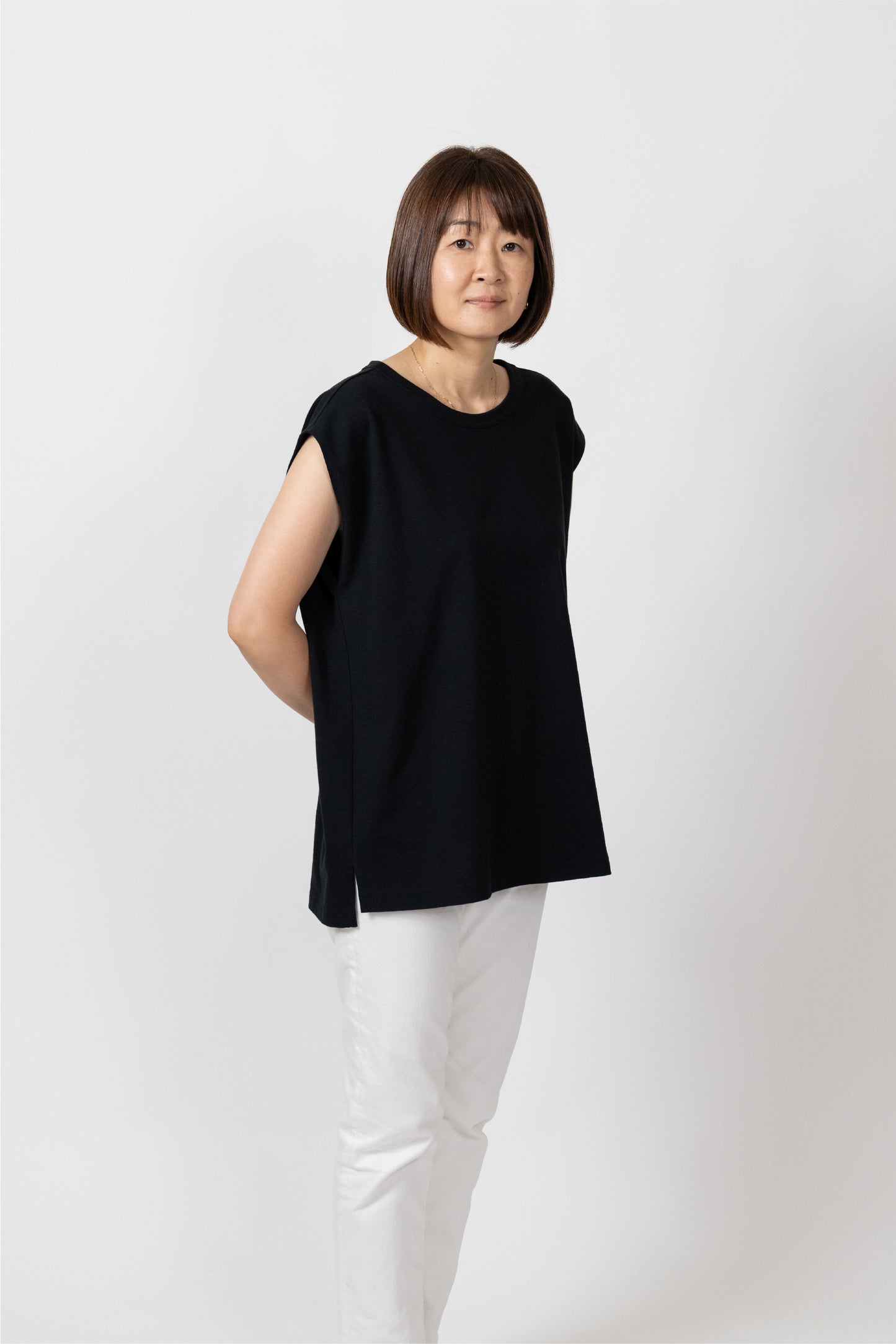 Sleeveless T-shirt