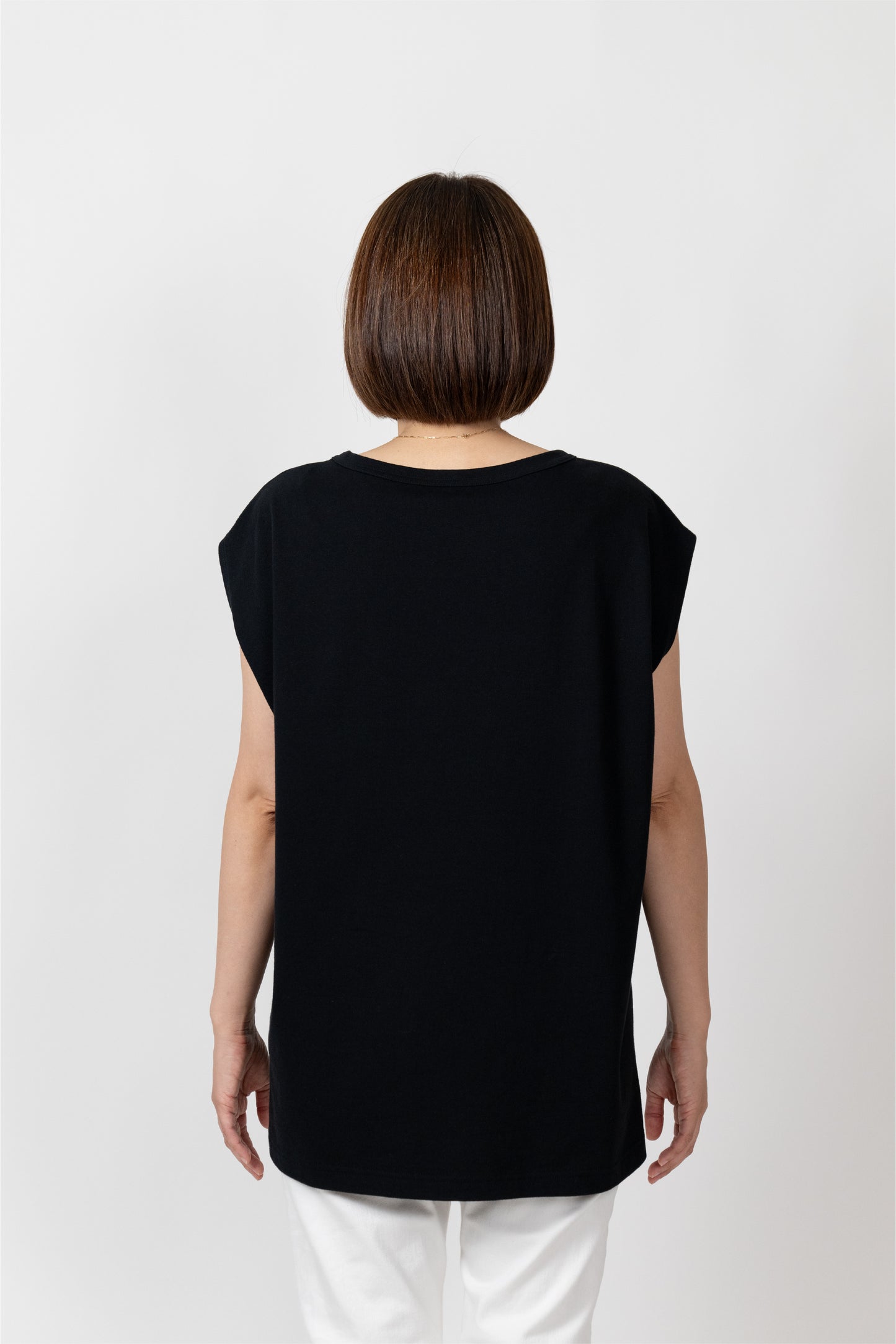 Sleeveless T-shirt