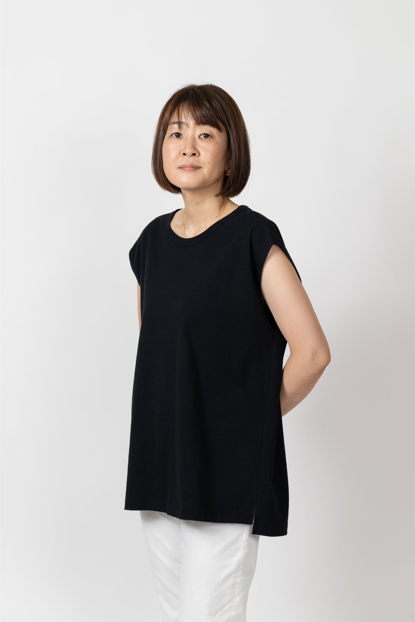 Sleeveless T-shirt