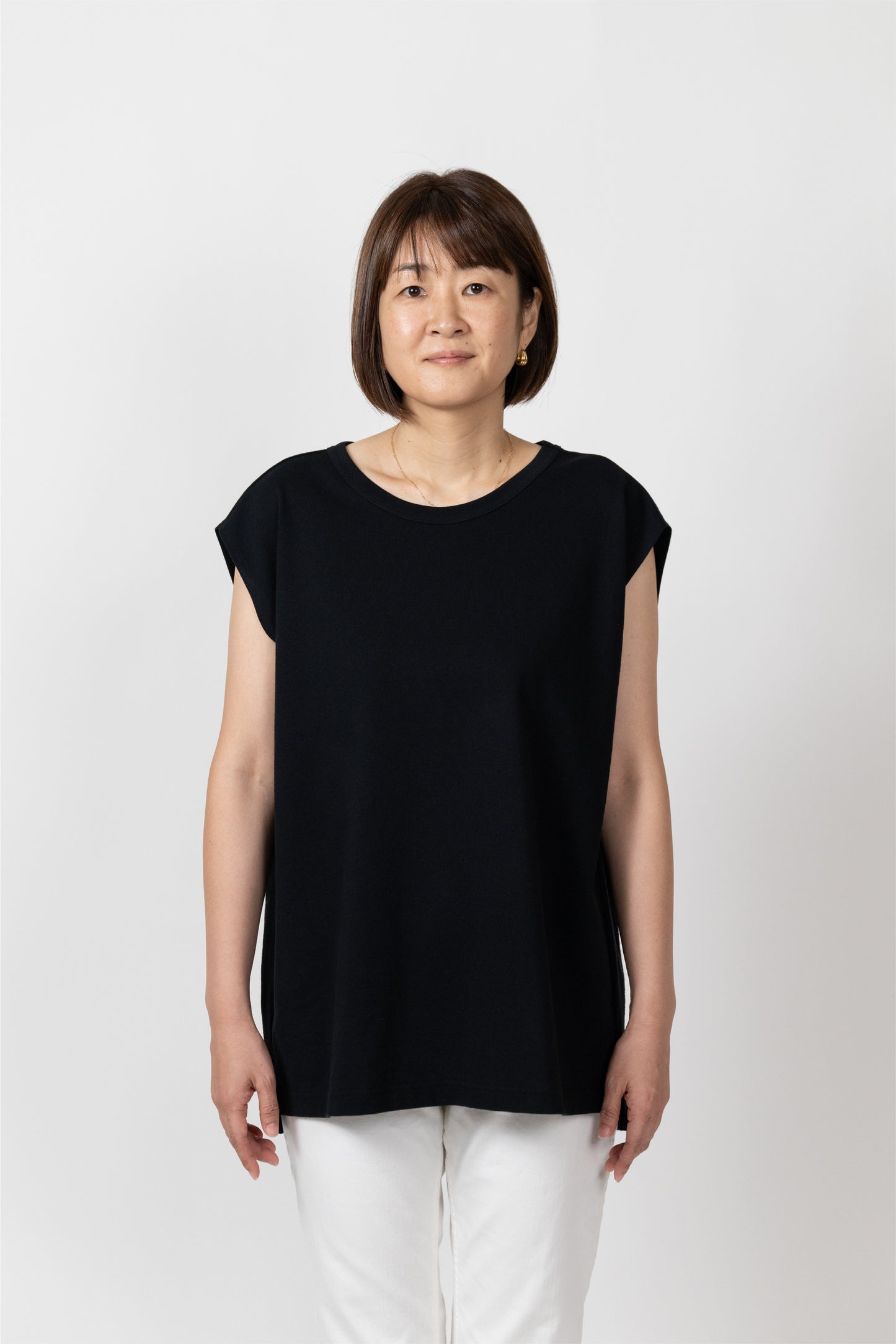 Sleeveless T-shirt